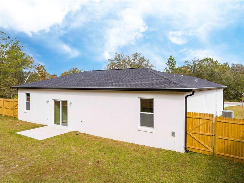 Exterior details and patio area of a home in , Ocklawaha (Image 22).