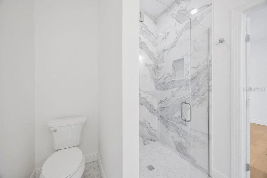 Master bathroom with curb-less shower Master bathroom with curb-less shower