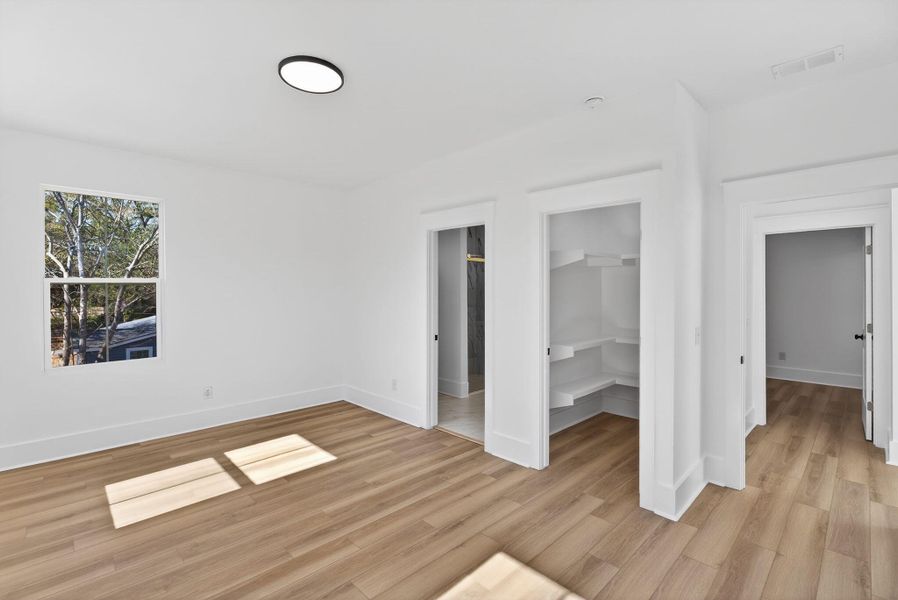 Spacious, unfurnished interior of a new home in , Summerville (Image 19).