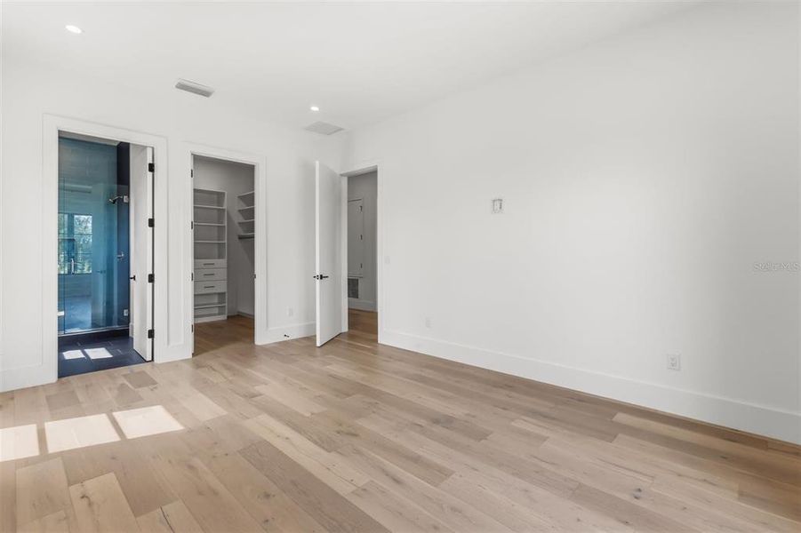 Spacious, unfurnished interior of a new home in , Winter Park (Image 41).