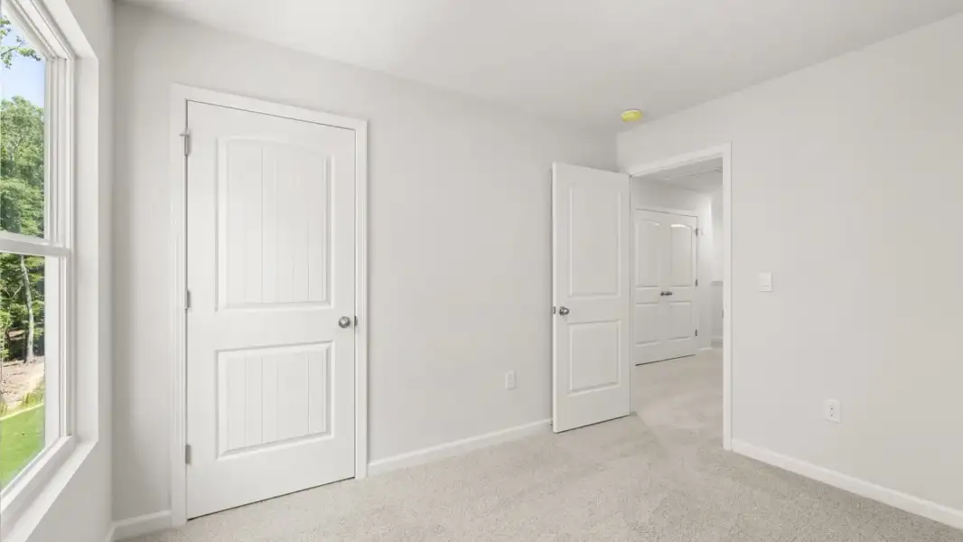 Spacious, unfurnished interior of a new home in Hughes Court, Dawsonville (Image 26).