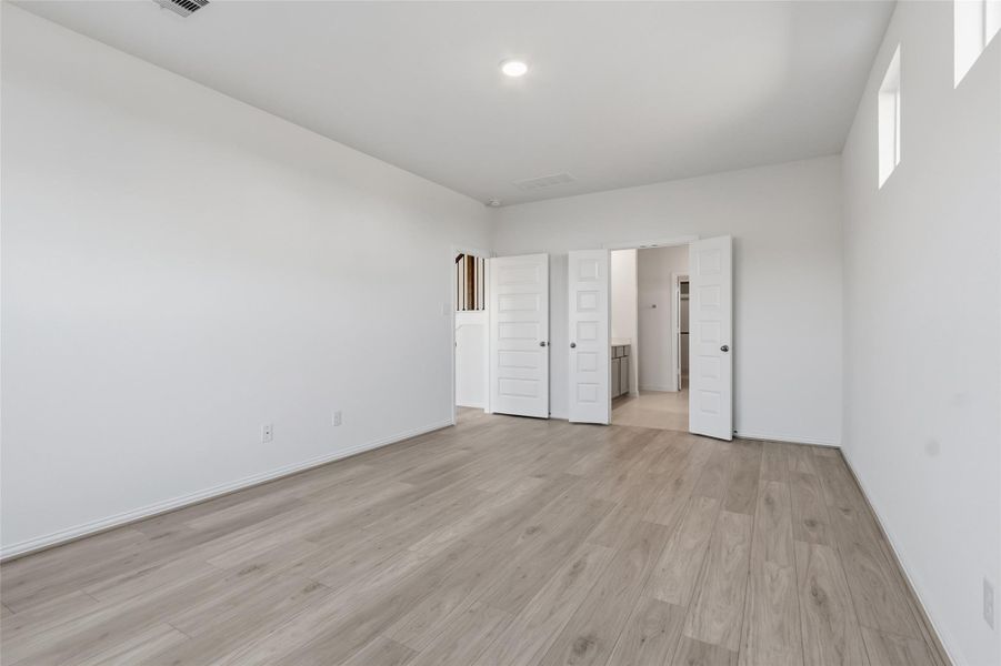 Spacious, unfurnished interior of a new home in Oakwood Estates, Waller (Image 15).