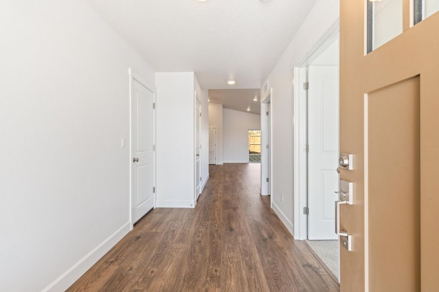 Spacious, unfurnished interior of a new home in IronHorse, Prineville (Image 13). Spacious, unfurnished interior of a new home in IronHorse, Prineville (Image 13).