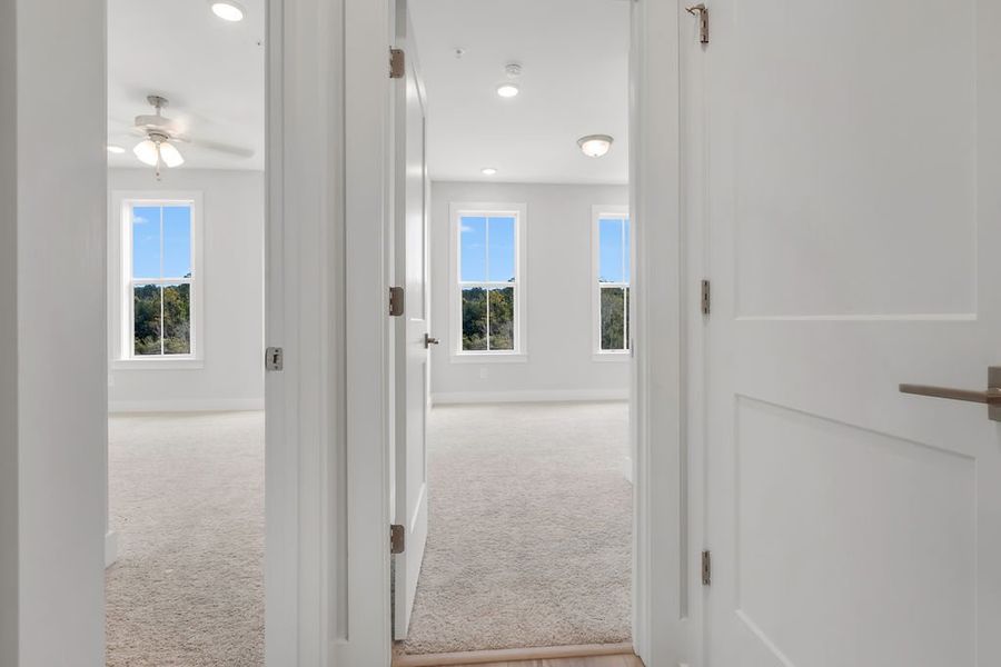 Spacious, unfurnished interior of a new home in Echo Park, Suwanee (Image 32).