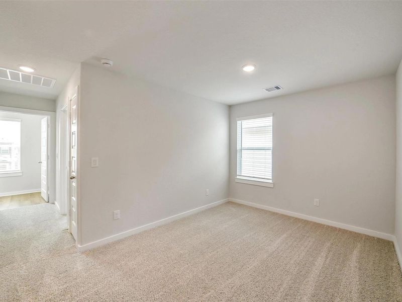 Spacious, unfurnished interior of a new home in Lakes at Black Oak, Magnolia (Image 25). Spacious, unfurnished interior of a new home in Lakes at Black Oak, Magnolia (Image 25).