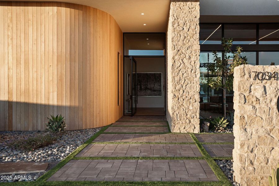 7034 E Paradise Dr 7034 E Paradise Dr