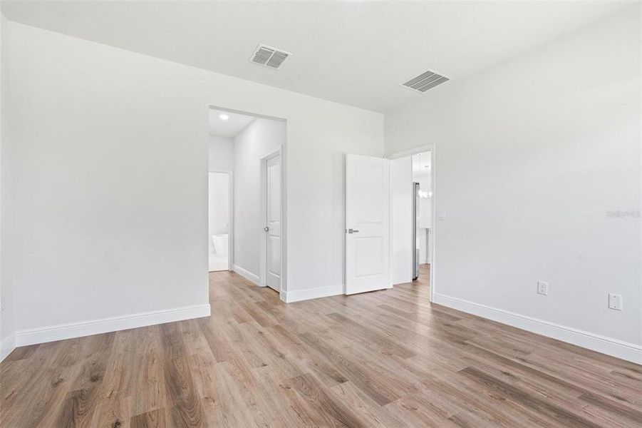 Spacious, unfurnished interior of a new home in , Ocala (Image 19).