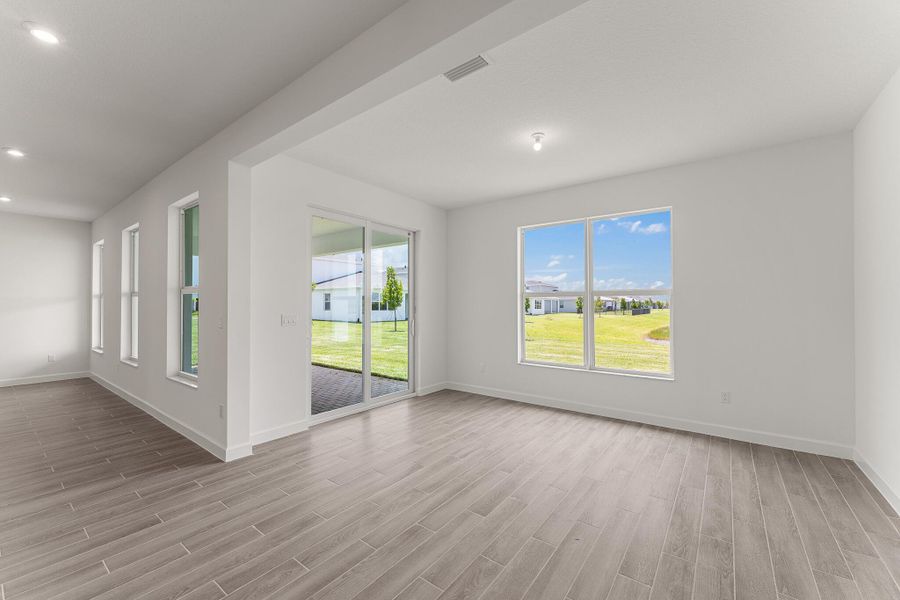 Spacious, unfurnished interior of a new home in Tradition - Kenley, Port St. Lucie (Image 9).