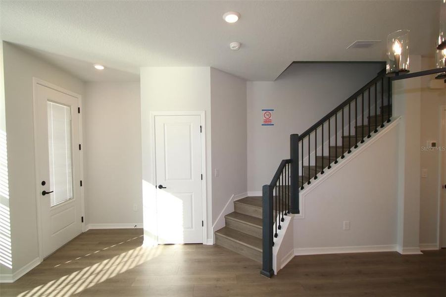 Spacious, unfurnished interior of a new home in , Orlando (Image 10).