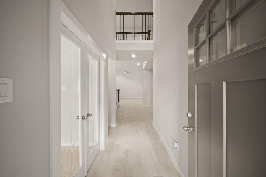 Spacious, unfurnished interior of a new home in Barton Creek Ranch, Conroe (Image 9). Spacious, unfurnished interior of a new home in Barton Creek Ranch, Conroe (Image 9).