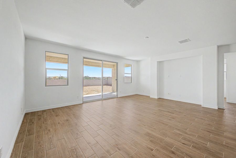 Spacious, unfurnished interior of a new home in Miravida, Surprise (Image 10).
