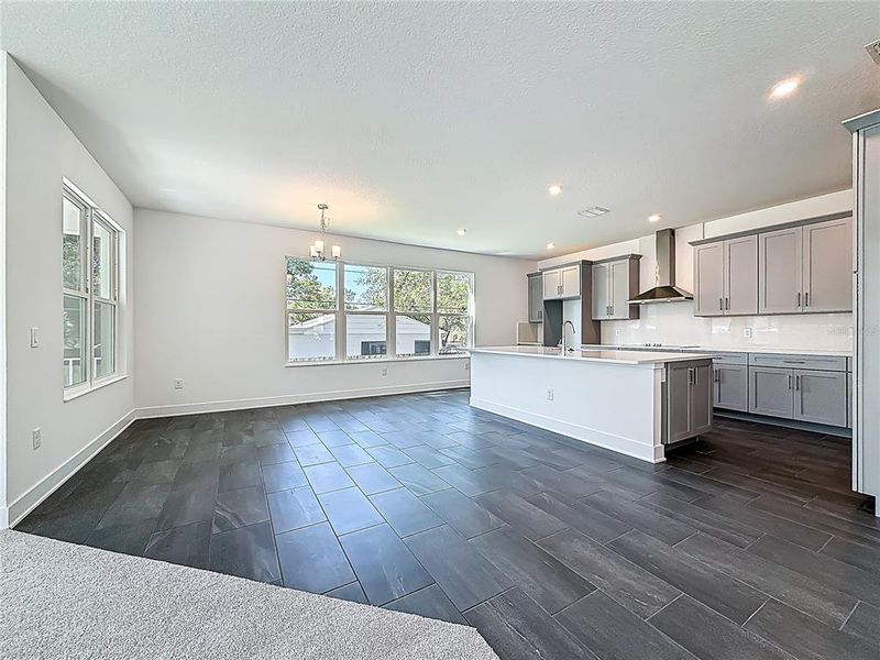 Spacious, unfurnished interior of a new home in , Tampa (Image 73).
