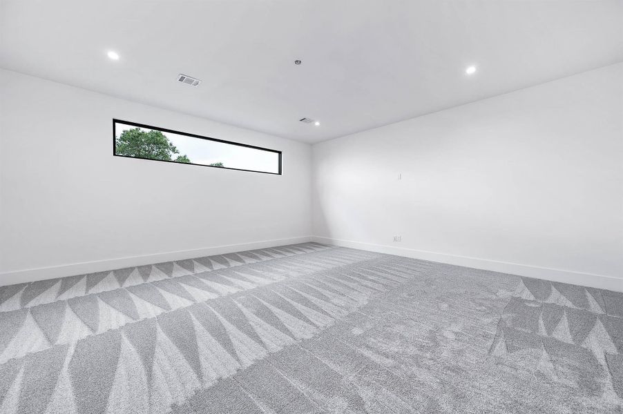 Spacious, unfurnished interior of a new home in , Houston (Image 26).