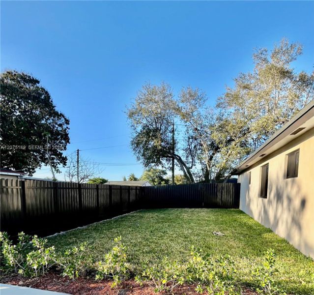 Exterior details and patio area of a home in , Miami Gardens (Image 9).