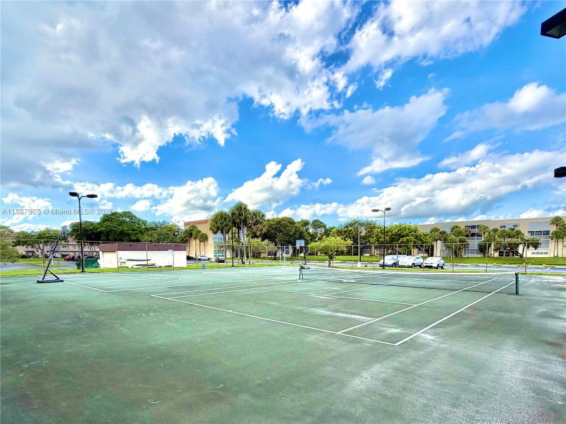 Community amenities in , Lauderdale Lakes (Image 36).
