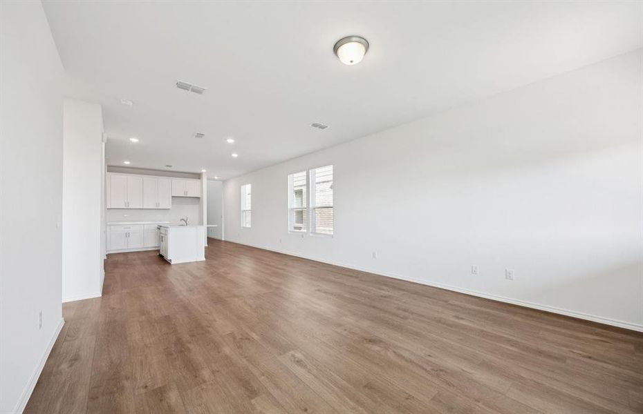 Open concept throughout main living areas Open concept throughout main living areas