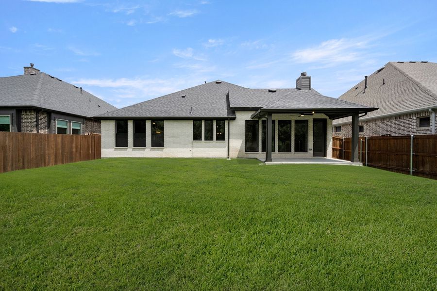Exterior details and patio area of a home in Redden Farms - Phase 1, Midlothian (Image 19).