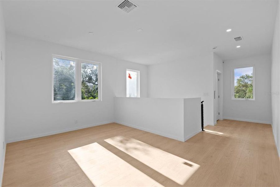 Spacious, unfurnished interior of a new home in , Clearwater (Image 29).