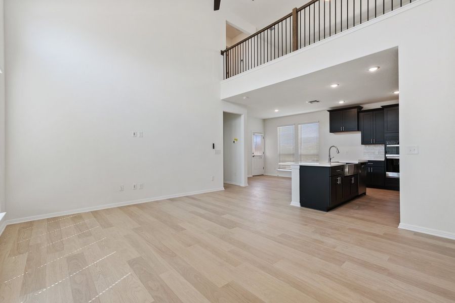 Spacious, unfurnished interior of a new home in Porter Country, Buda (Image 20).