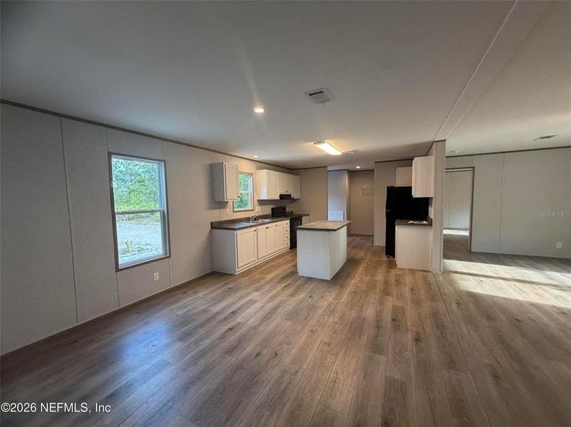 Spacious, unfurnished interior of a new home in , Interlachen (Image 21).