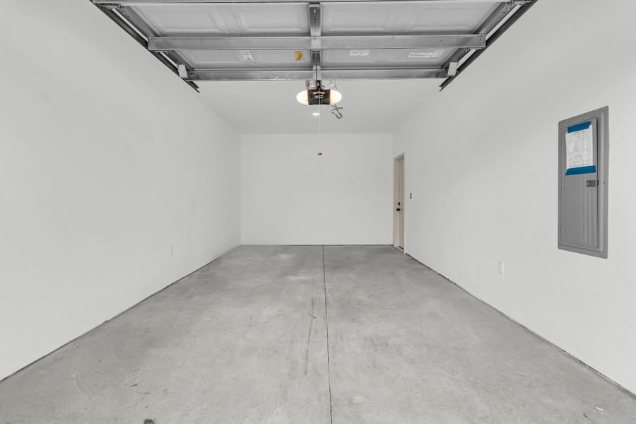 Spacious, unfurnished interior of a new home in , North Charleston (Image 36).