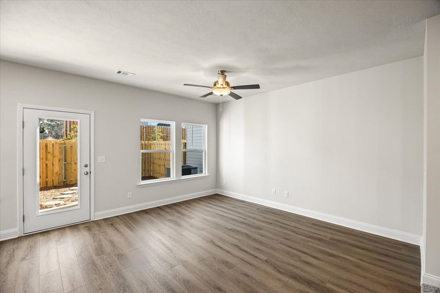 Spacious, unfurnished interior of a new home in Windsor, North Augusta (Image 15).