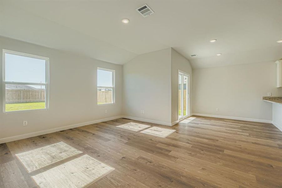 Spacious, unfurnished interior of a new home in Middlefield Village, Dallas (Image 13). Spacious, unfurnished interior of a new home in Middlefield Village, Dallas (Image 13).