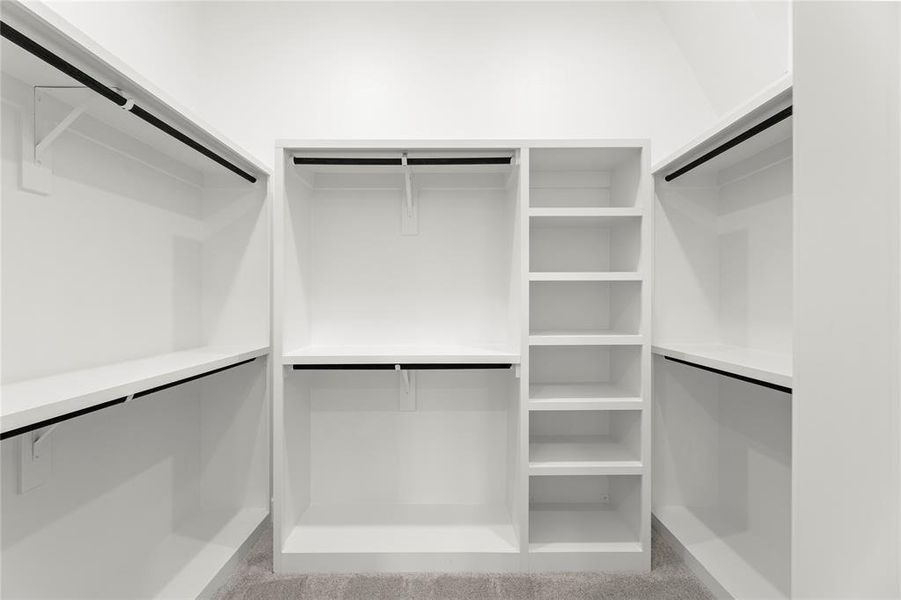 23. 802 Marathon - Closet