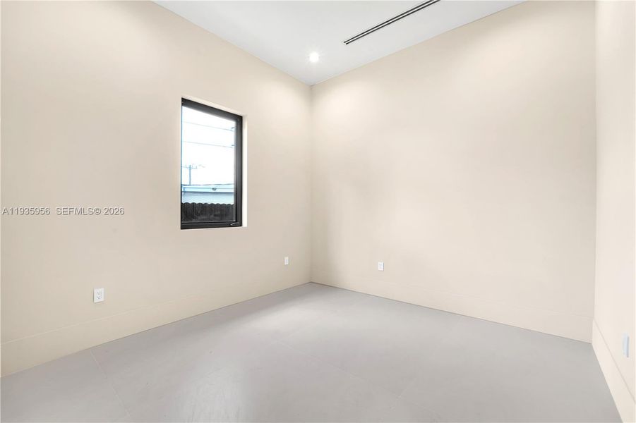 Spacious, unfurnished interior of a new home in , Miami (Image 40).