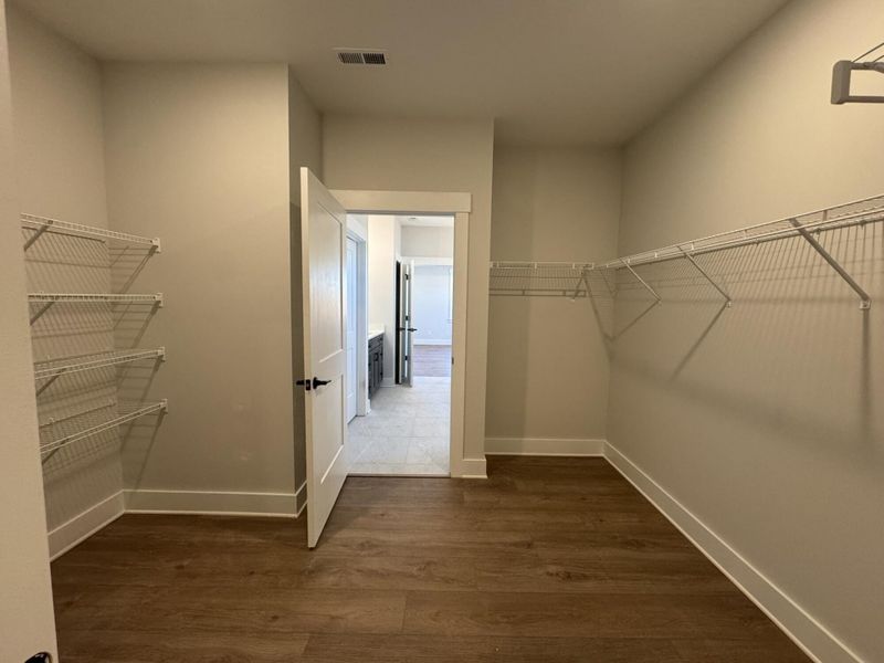 Spacious, unfurnished interior of a new home in Harmony, Harrisburg (Image 25).