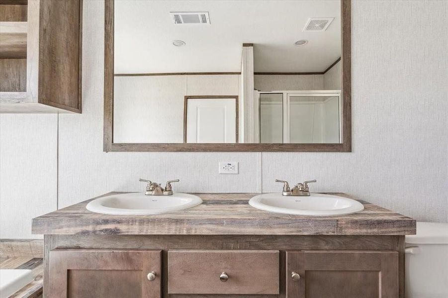 Close-up of interior finishes inside a home in , Mexia (Image 9).