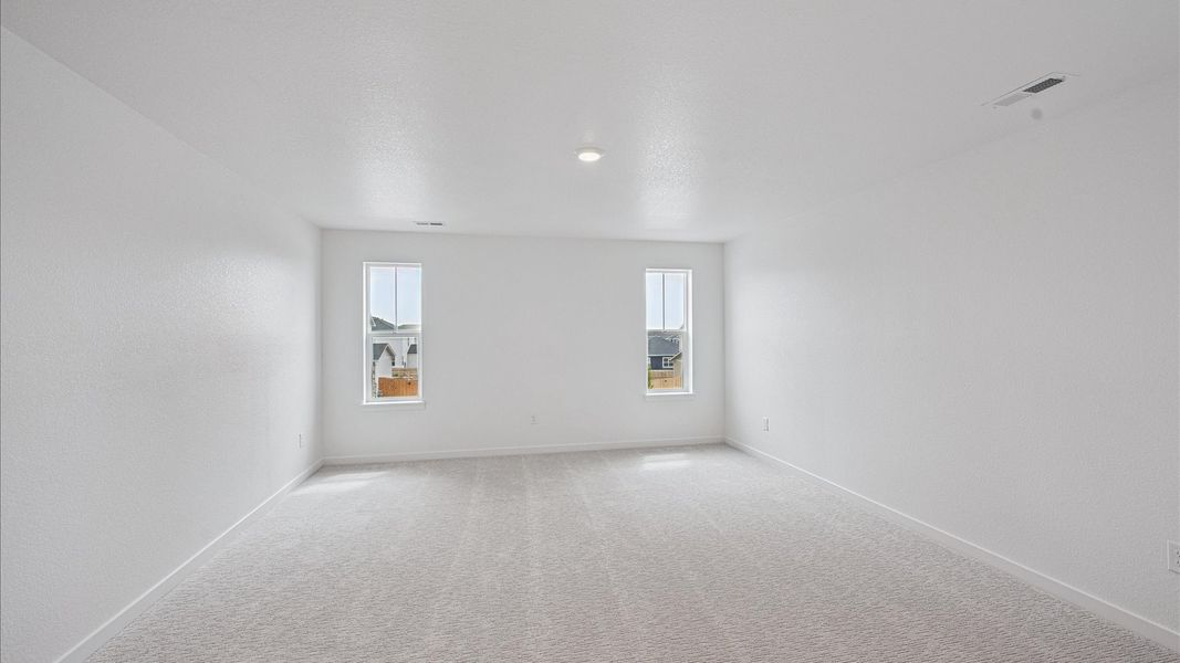 Spacious, unfurnished interior of a new home in Silver Peaks, Lochbuie (Image 17). Spacious, unfurnished interior of a new home in Silver Peaks, Lochbuie (Image 17).