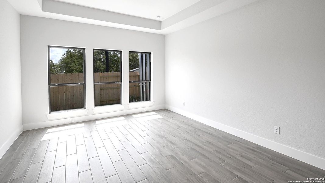 Spacious, unfurnished interior of a new home in Cibolo Valley Heights 65', Cibolo (Image 25).