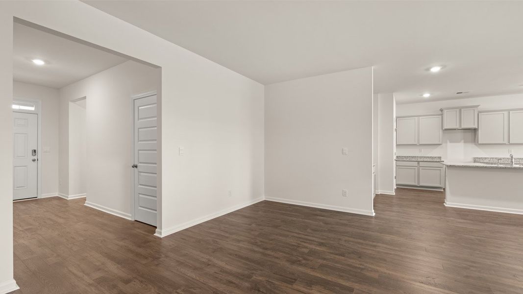 Spacious, unfurnished interior of a new home in Bridle Creek, Locust Grove (Image 19).