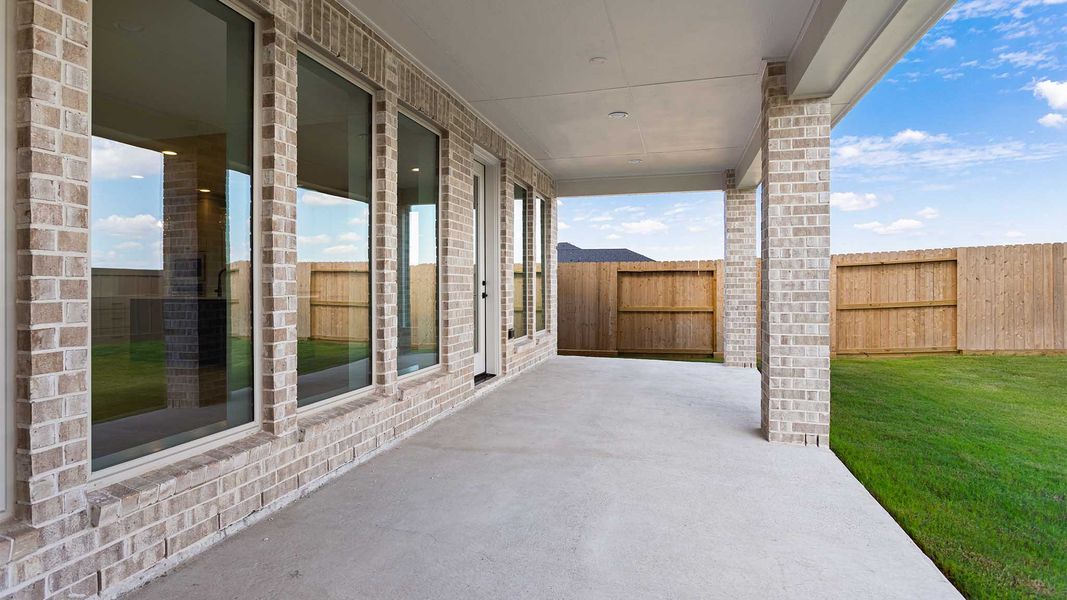 Exterior details and patio area of a home in Cross Creek West, Fulshear (Image 3).