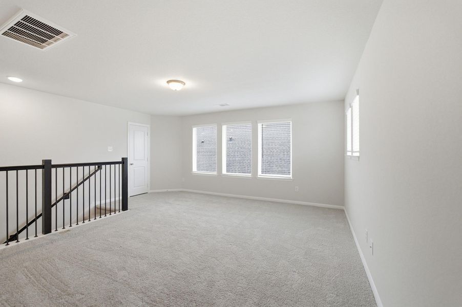 Spacious, unfurnished interior of a new home in Mulberry Farms, Santa Fe (Image 7).