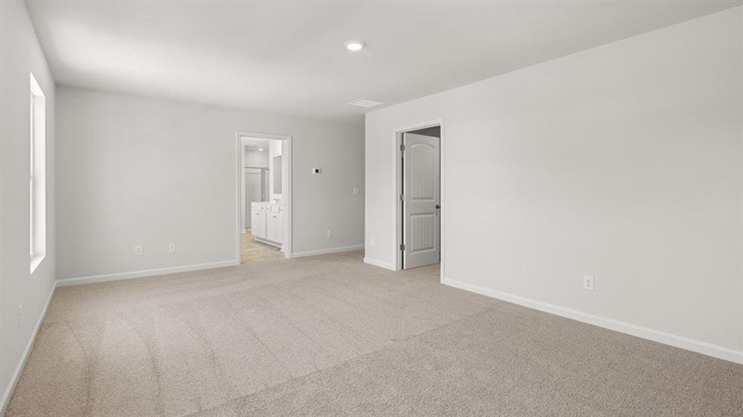 Spacious, unfurnished interior of a new home in Lost Creek, Dallas (Image 19).