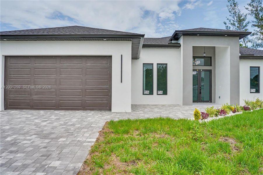 Exterior details and patio area of a home in , Cape Coral (Image 25).