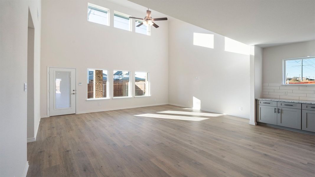 Spacious, unfurnished interior of a new home in The Preserve at Forum, Grand Prairie (Image 13).