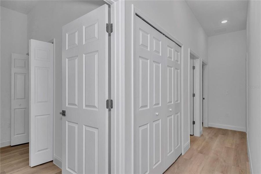 Spacious, unfurnished interior of a new home in , Citrus Springs (Image 39).