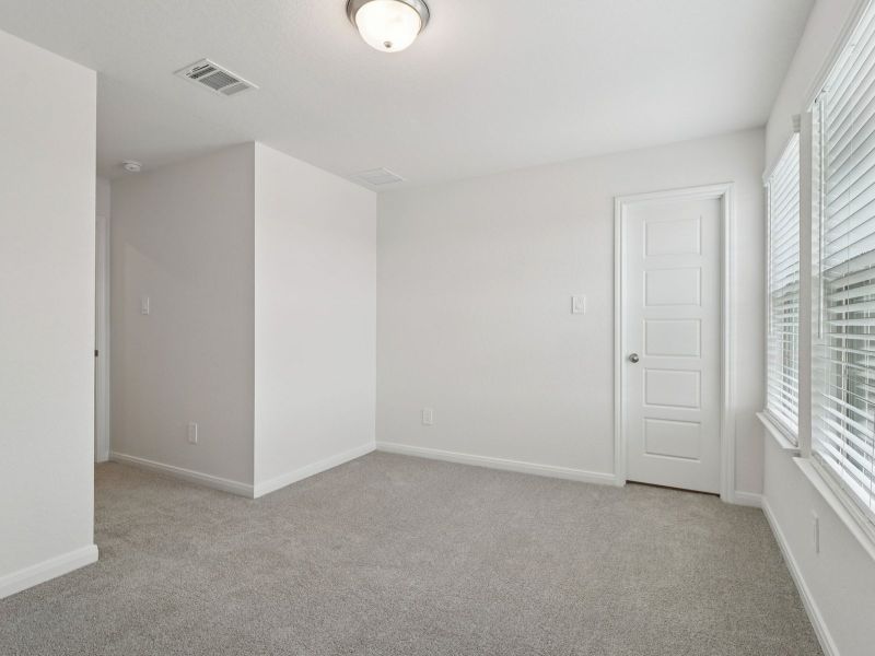 Spacious, unfurnished interior of a new home in Sagebrooke - Premier Series, San Antonio (Image 24).