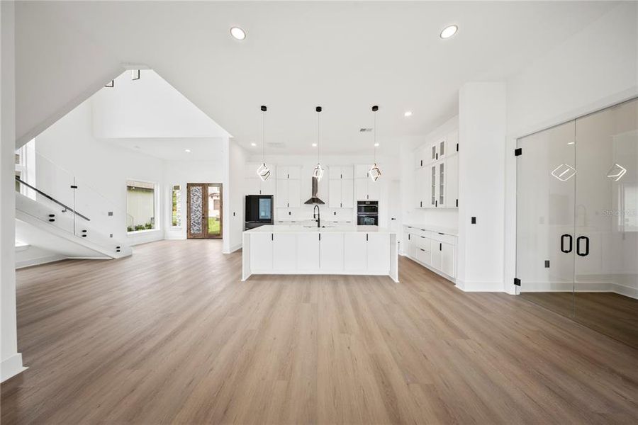 Spacious, unfurnished interior of a new home in , Lake Alfred (Image 45).