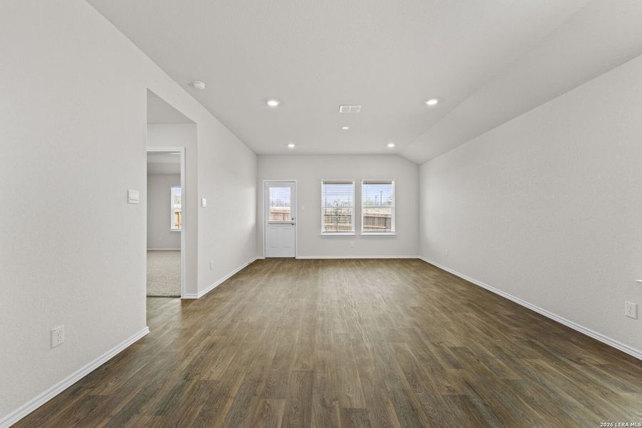 Spacious, unfurnished interior of a new home in Stonehill, San Antonio (Image 22).