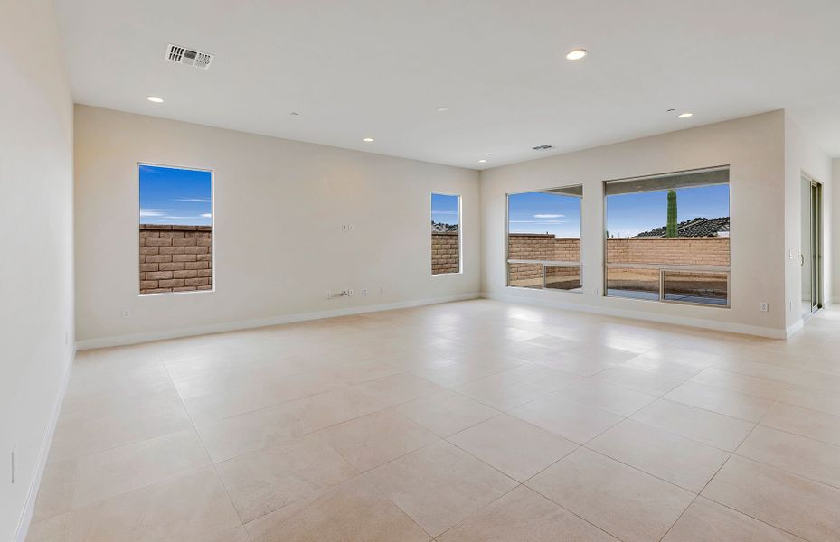 Spacious, unfurnished interior of a new home in Saguaro Reserve - Majesty, Marana (Image 19).