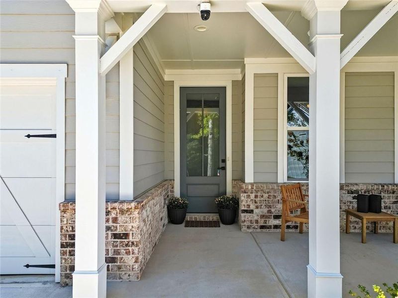 Exterior details and patio area of a home in Riverwood, Dallas (Image 33).