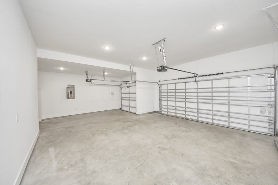 Spacious, unfurnished interior of a new home in Meridiana, Manvel (Image 24).