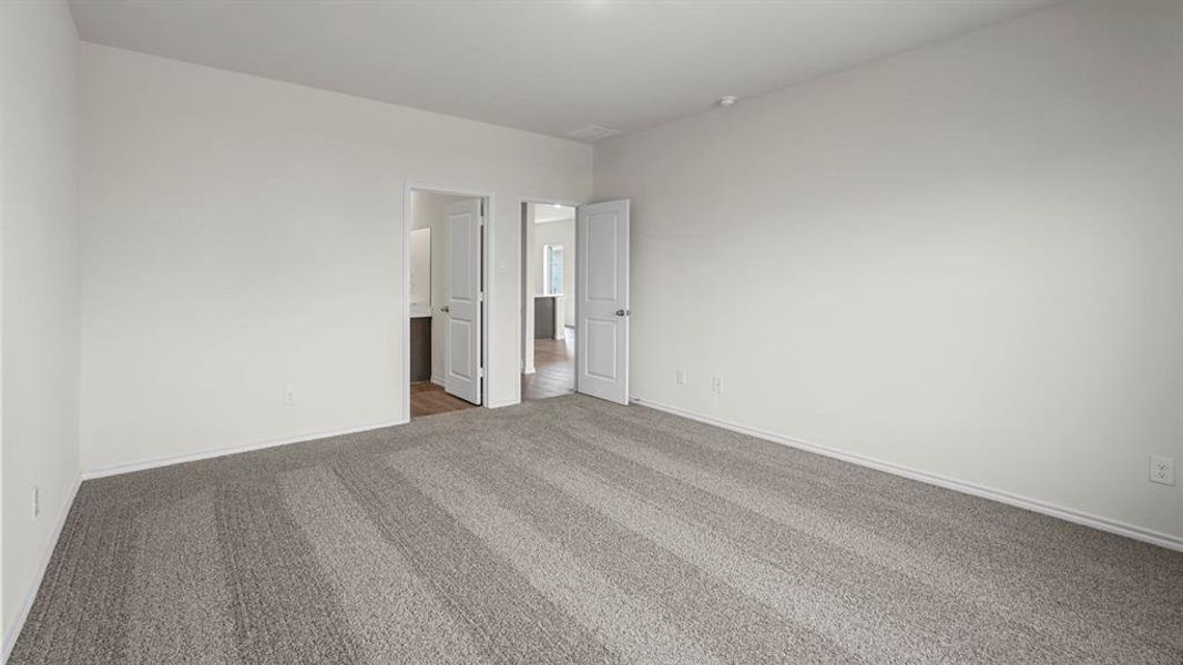 Spacious, unfurnished interior of a new home in Creekside Ranch, Blue Ridge (Image 14).