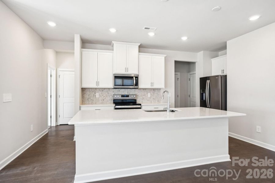 Photo is not of the actual home, but is an inspirational photo of builder’s model home and may depict options, furnishings, and/or decorator features that are not included Photo is not of the actual home, but is an inspirational photo of builder’s model home and may depict options, furnishings, and/or decorator features that are not included