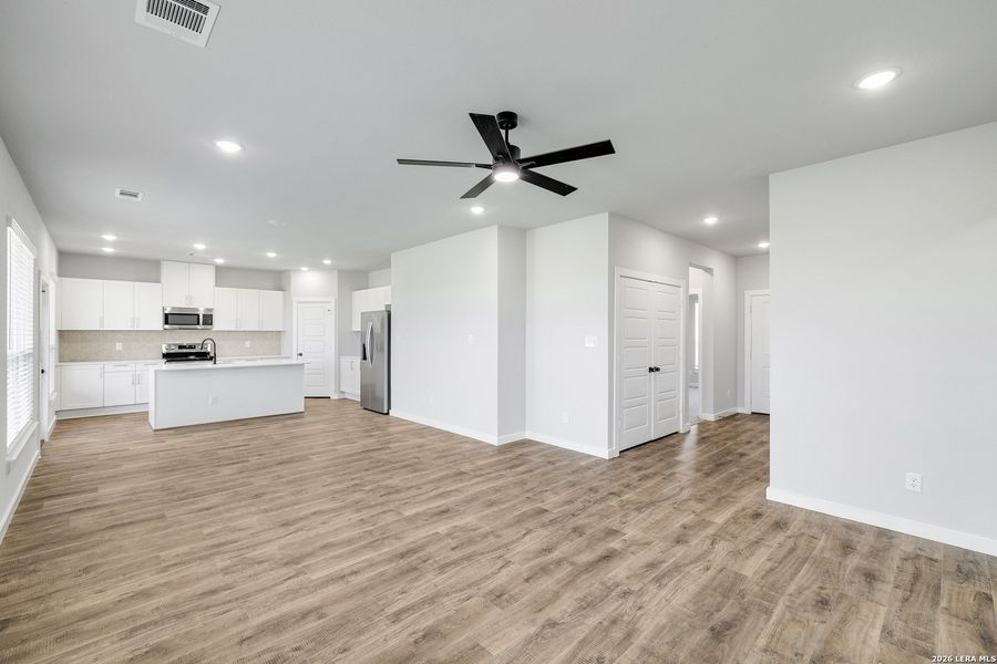 Spacious, unfurnished interior of a new home in Edgewood Estates, Midlothian (Image 30).