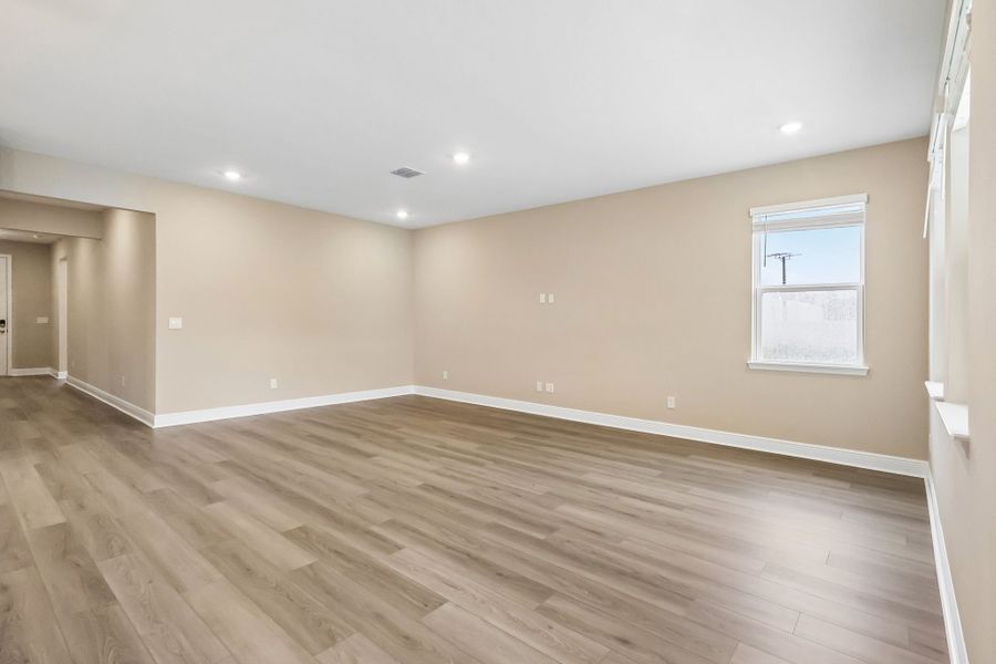 Spacious, unfurnished interior of a new home in Legends Preserve - Signature Series, Daytona Beach (Image 11).